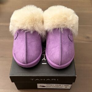 TAHARI slippers NWT